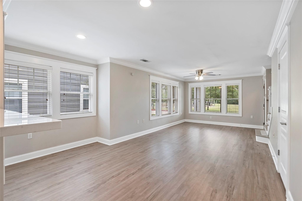 1725 Harvey Mitchell Parkway S - Photo 9