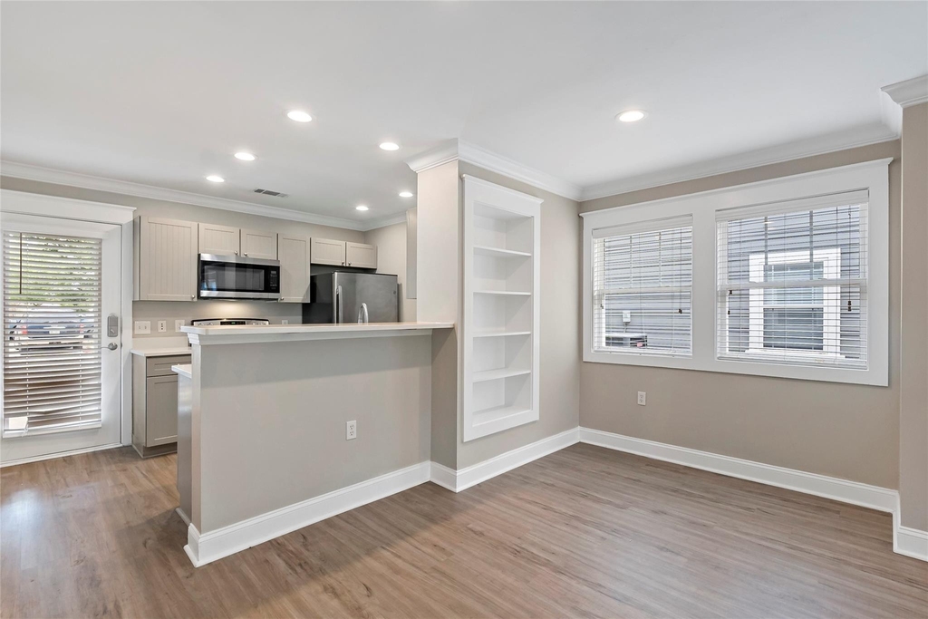 1725 Harvey Mitchell Parkway S - Photo 8