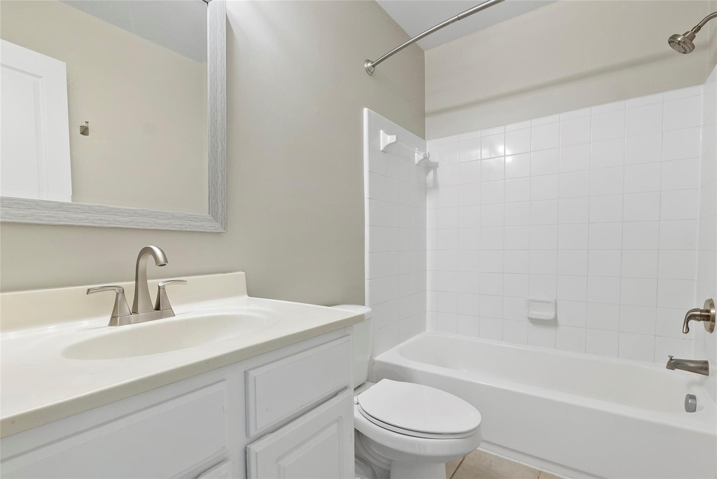 1725 Harvey Mitchell Parkway S - Photo 21
