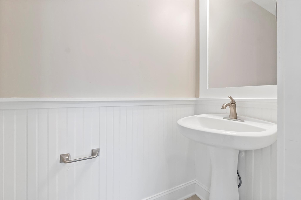 1725 Harvey Mitchell Parkway S - Photo 15