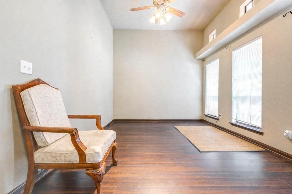 940 Oak Lynn Drive - Photo 2