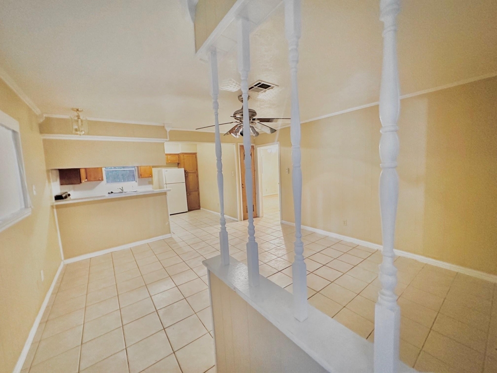 320 S Avenue F - Photo 8