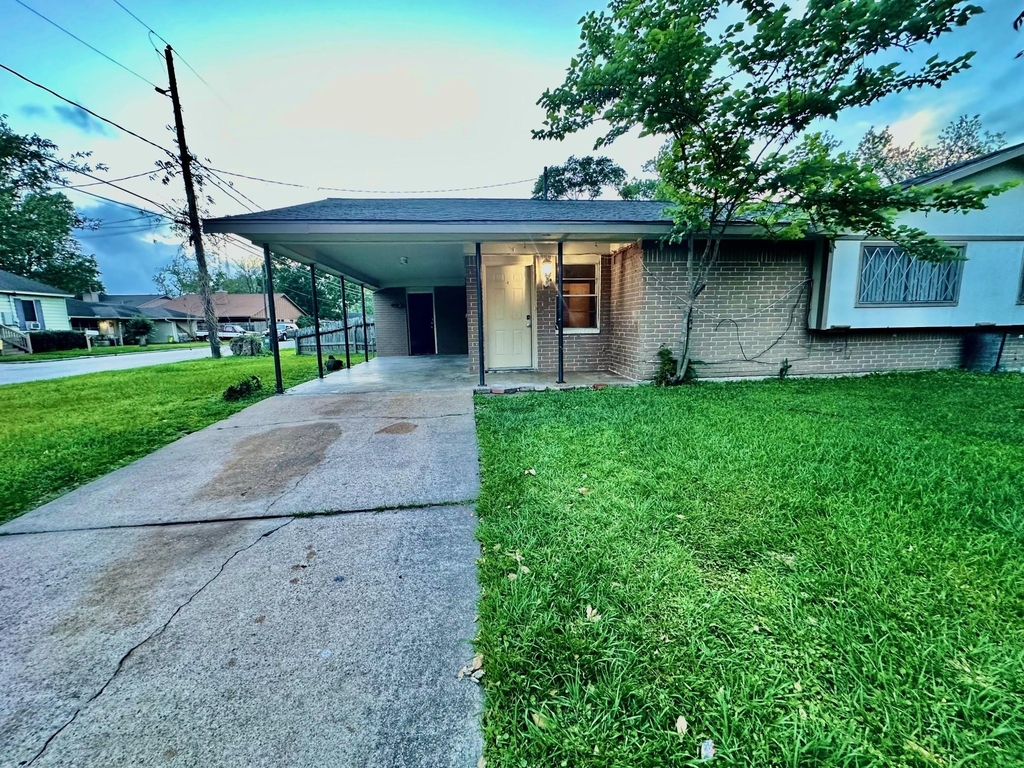 320 S Avenue F - Photo 0