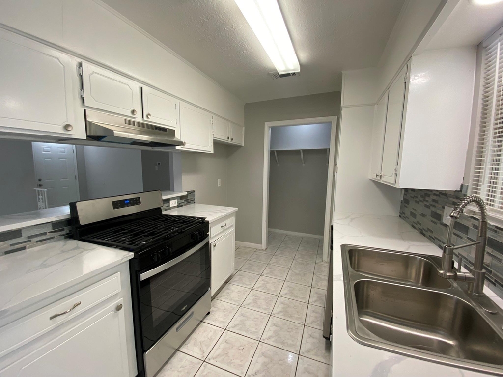 12730 Labelle Lane - Photo 4
