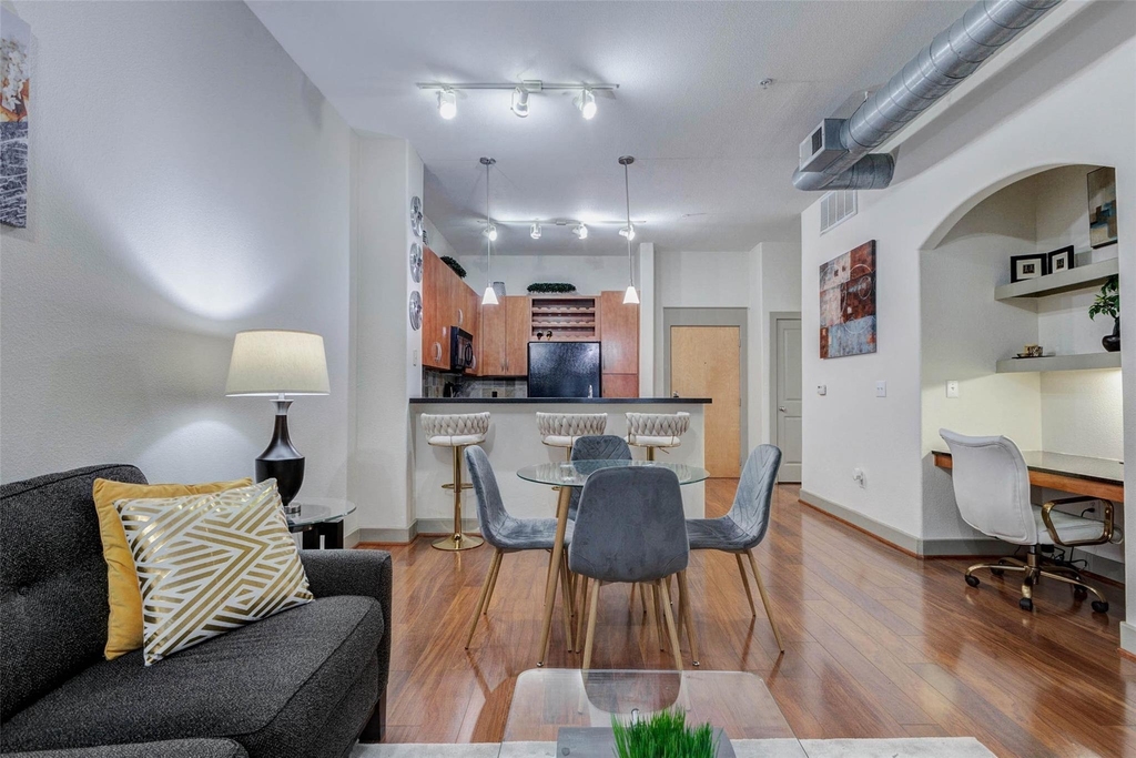 1901 Post Oak Boulevard - Photo 18