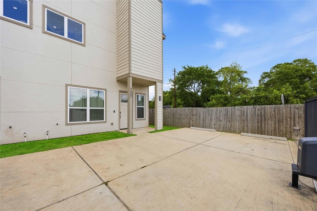 9320 Coffee Street - Photo 3