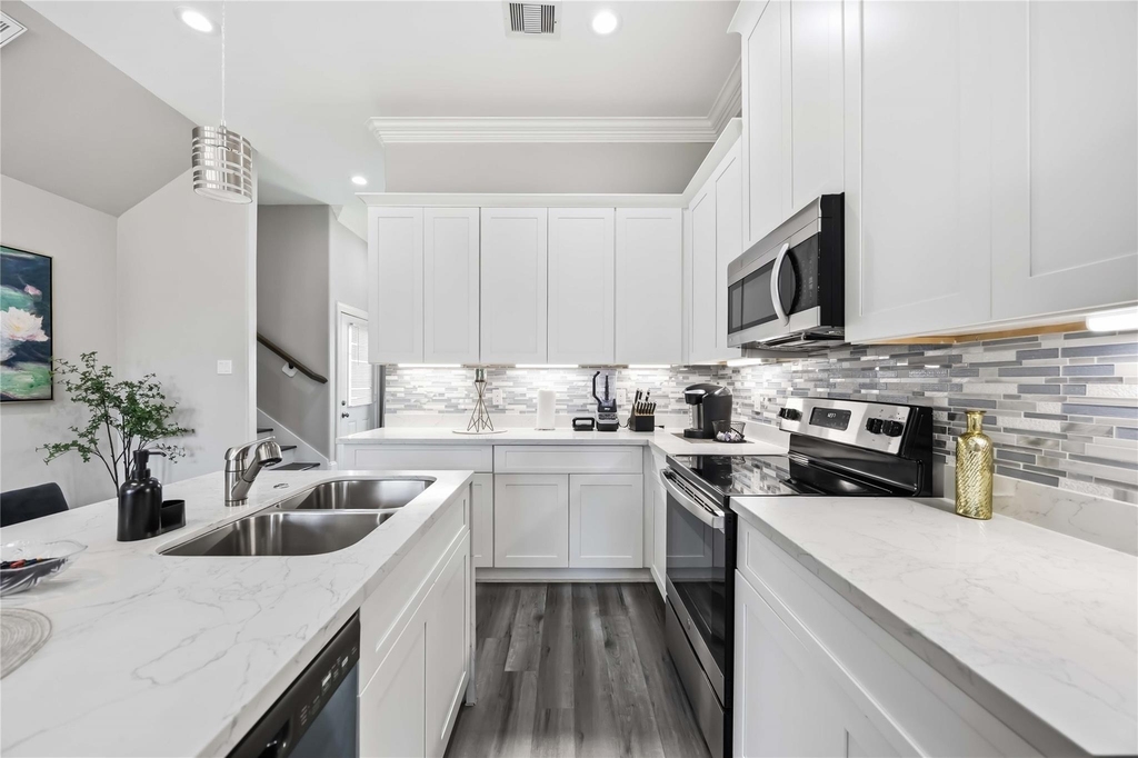 9320 Coffee Street - Photo 9