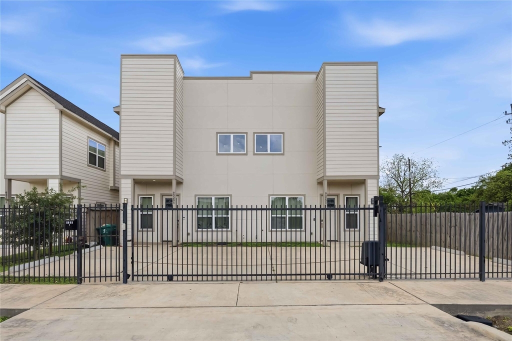 9320 Coffee Street - Photo 0