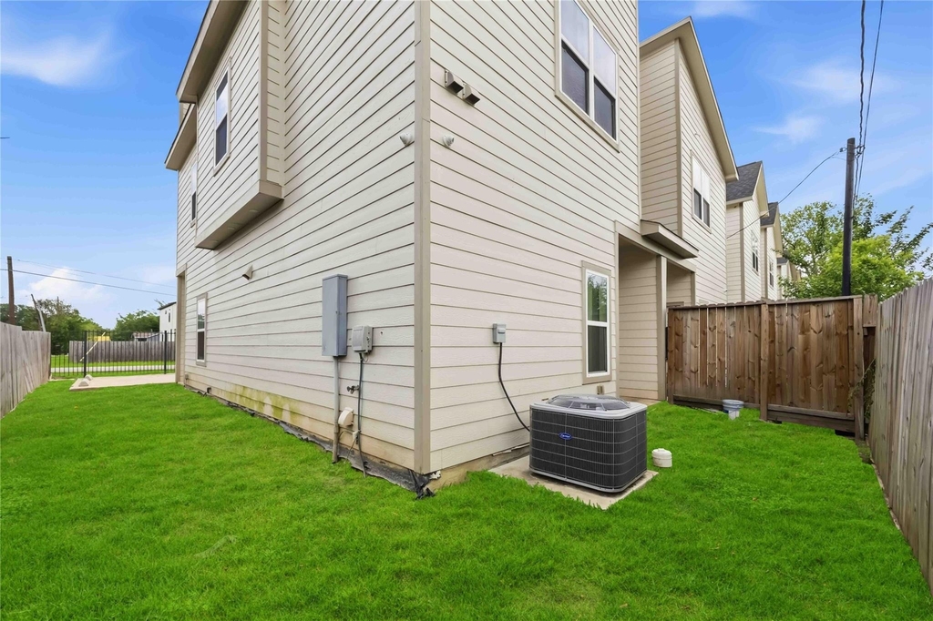 9320 Coffee Street - Photo 24