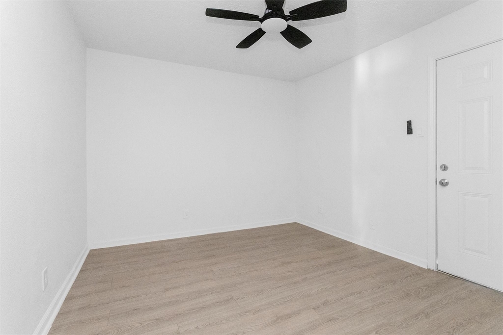 16016 Green Manor Drive - Photo 3
