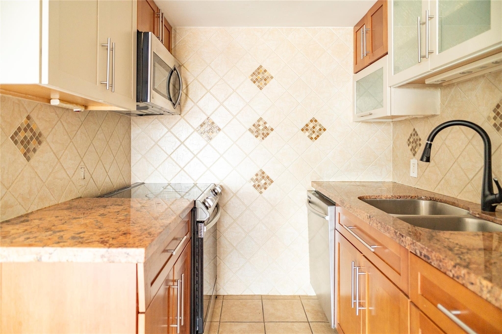 7510 Hornwood Drive - Photo 8