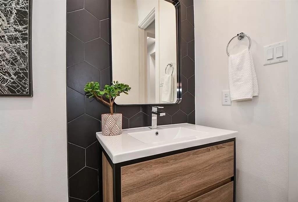3609 Dennis Street - Photo 5