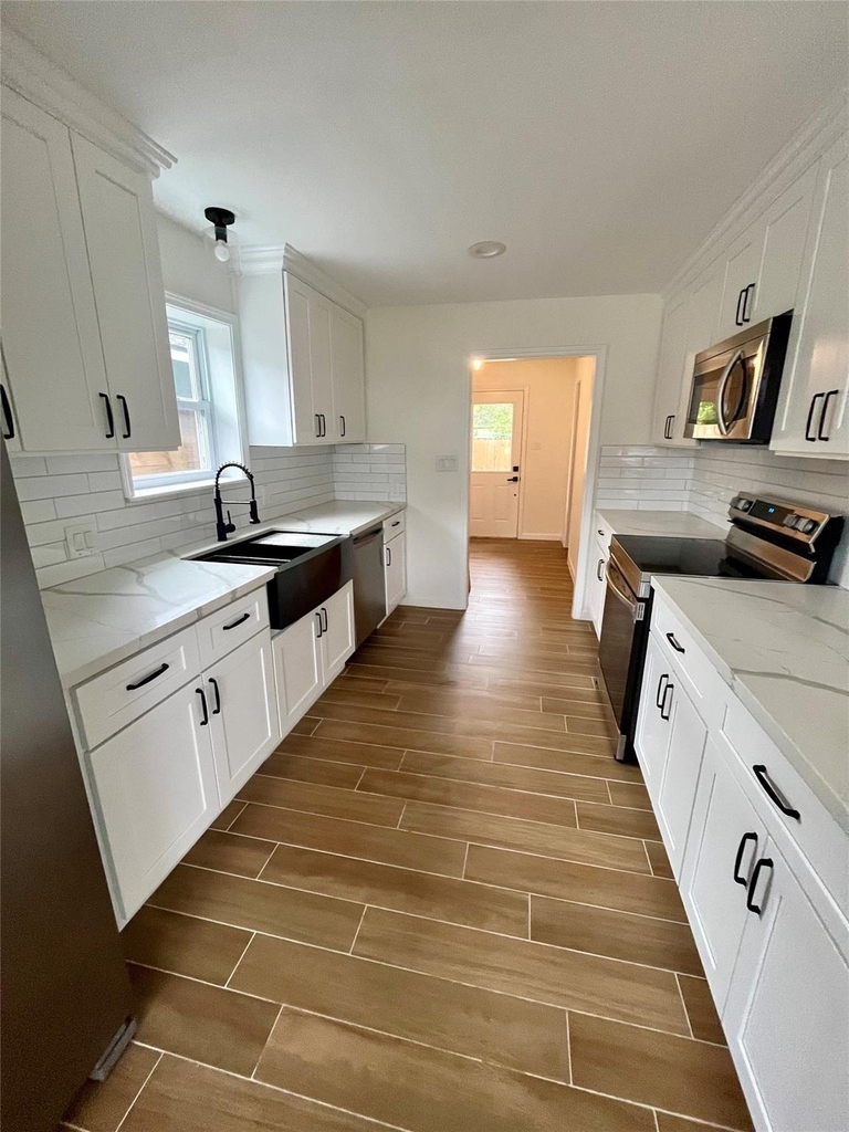 302 Moody Street - Photo 4