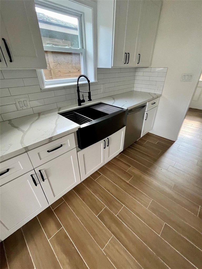 302 Moody Street - Photo 10