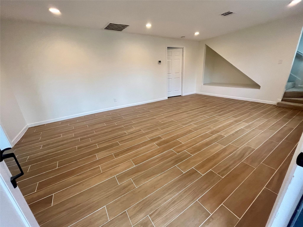 302 Moody Street - Photo 3