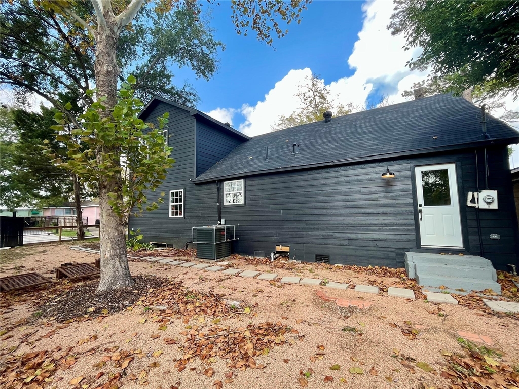 302 Moody Street - Photo 1