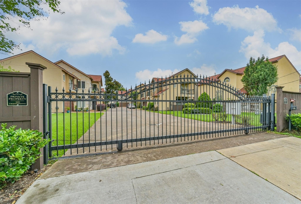 11025 Robin Hood Court - Photo 0