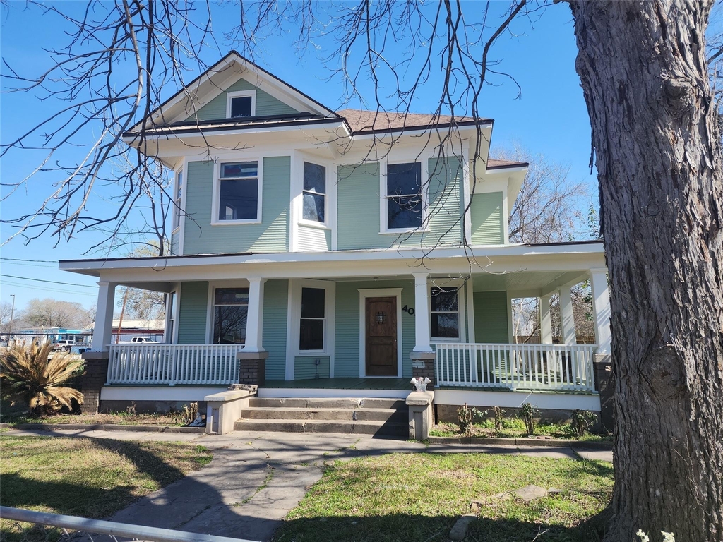 403 Farquhar Street - Photo 2