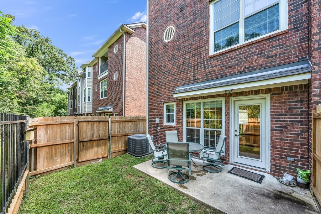 305 Holleman Drive E - Photo 20