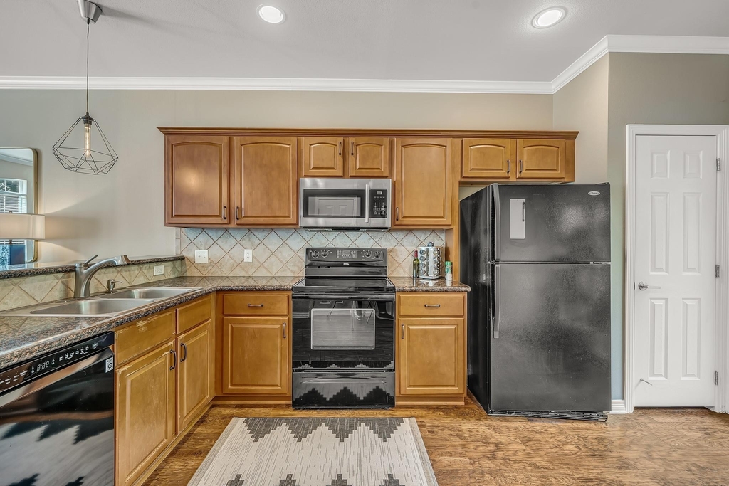 305 Holleman Drive E - Photo 4