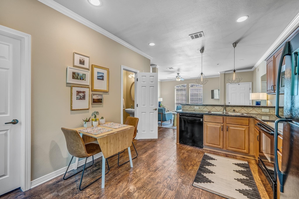 305 Holleman Drive E - Photo 7
