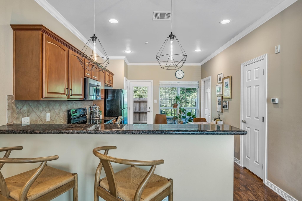305 Holleman Drive E - Photo 3
