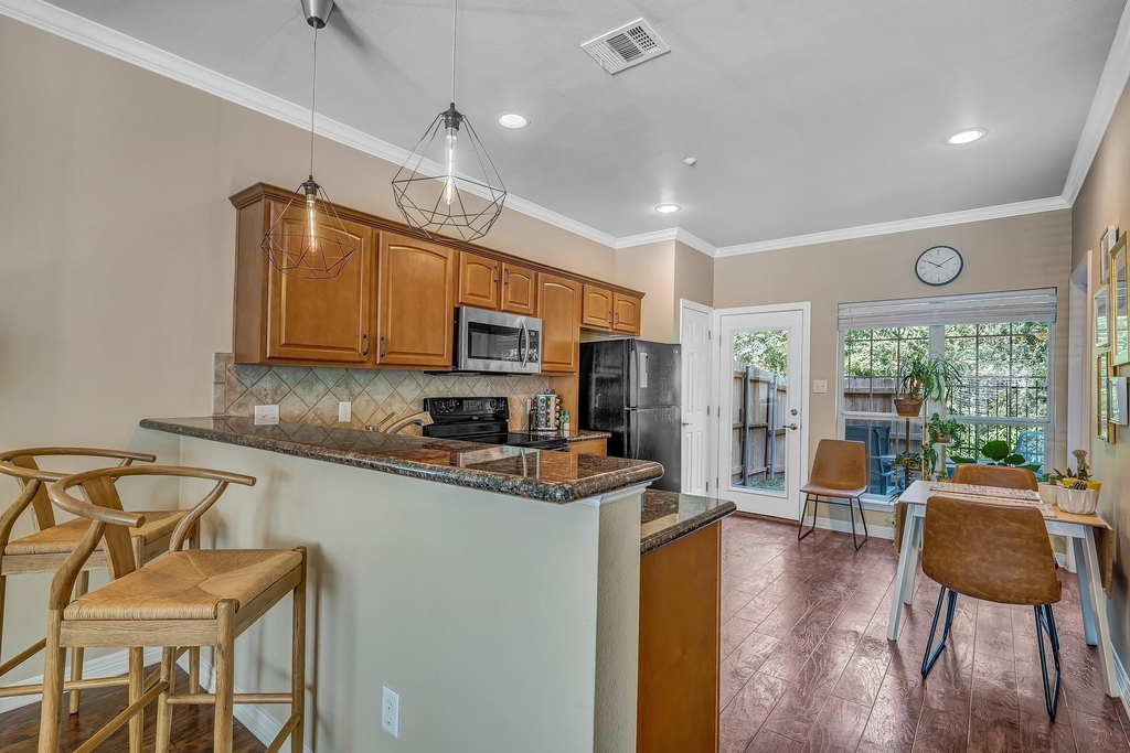 305 Holleman Drive E - Photo 2
