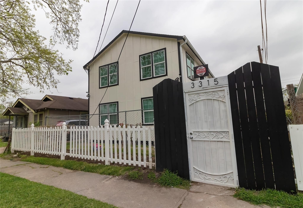 3315 Reeves Street - Photo 0