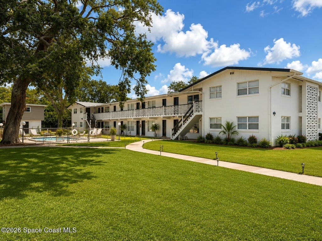 1432 Parkway Drive - Photo 0
