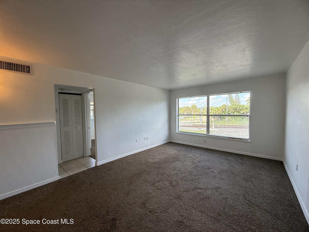 1432 Parkway Drive - Photo 8