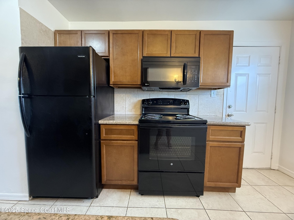 1432 Parkway Drive - Photo 4