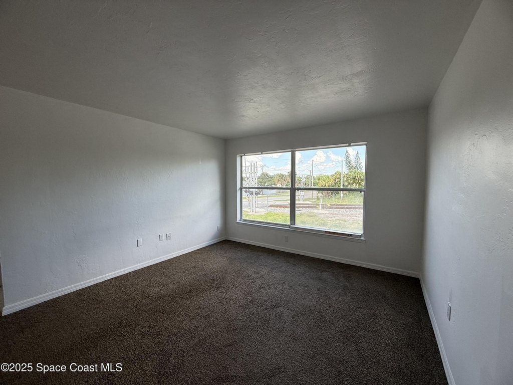 1432 Parkway Drive - Photo 6