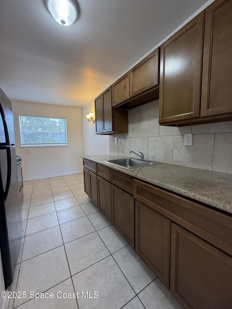 1432 Parkway Drive - Photo 2