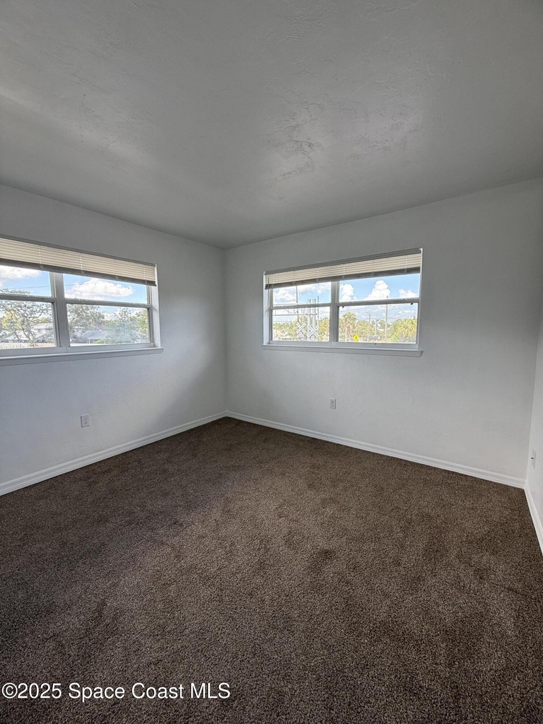 1432 Parkway Drive - Photo 9