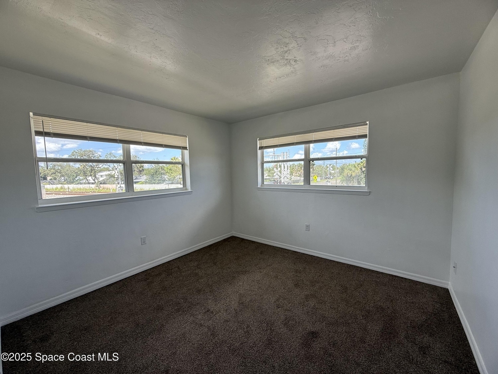1432 Parkway Drive - Photo 11