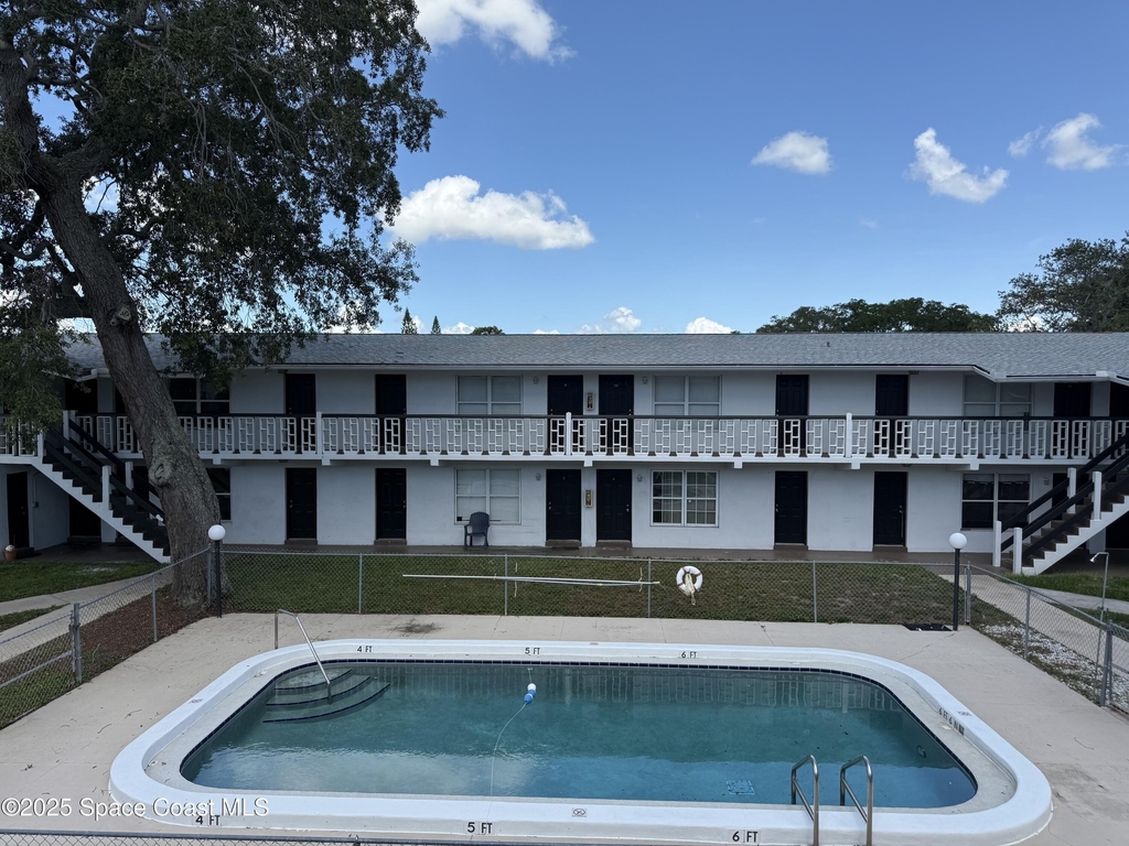 1432 Parkway Drive - Photo 0