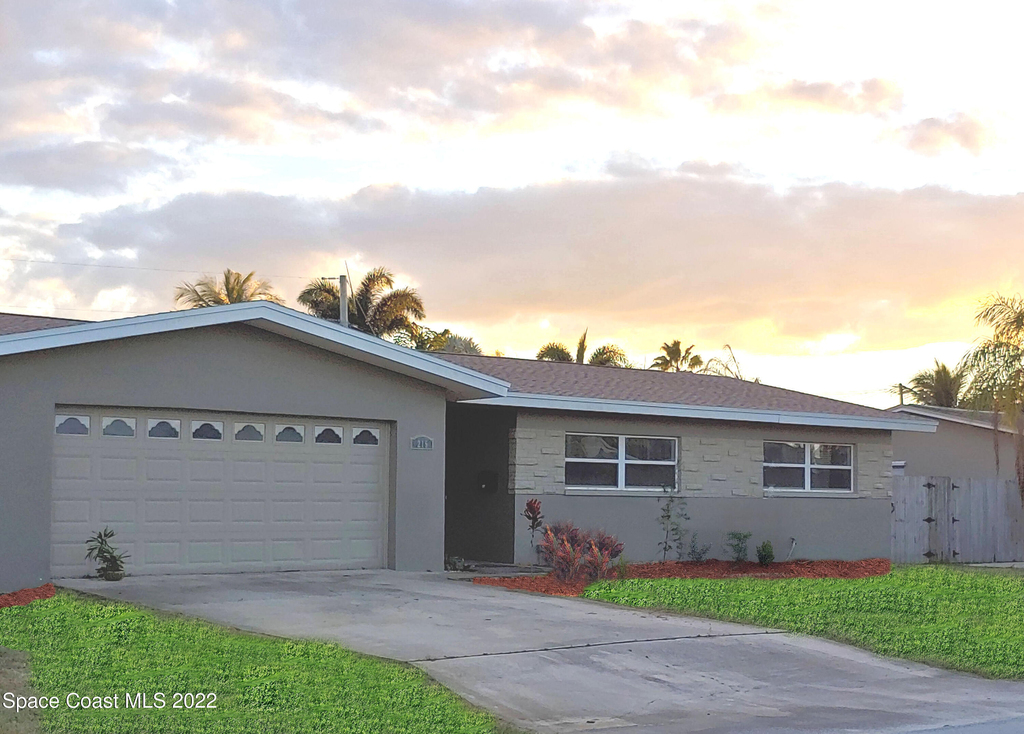 215 Marion Street - Photo 0