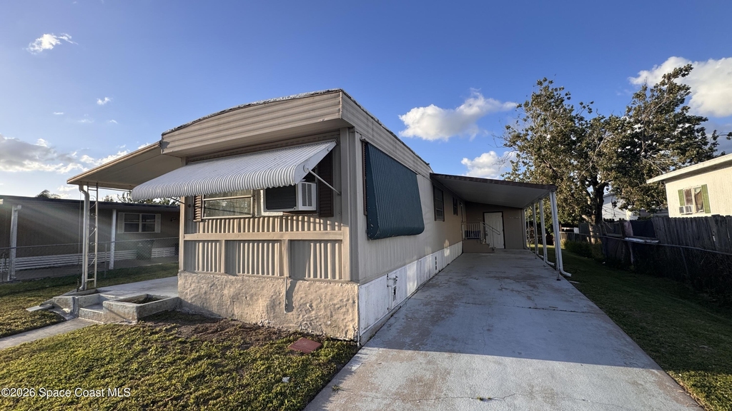 2522 Amberly Road Ne - Photo 0
