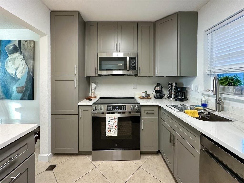 7920 Sun Island Drive S - Photo 3