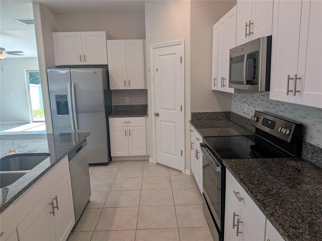 446 Argyll Drive - Photo 4