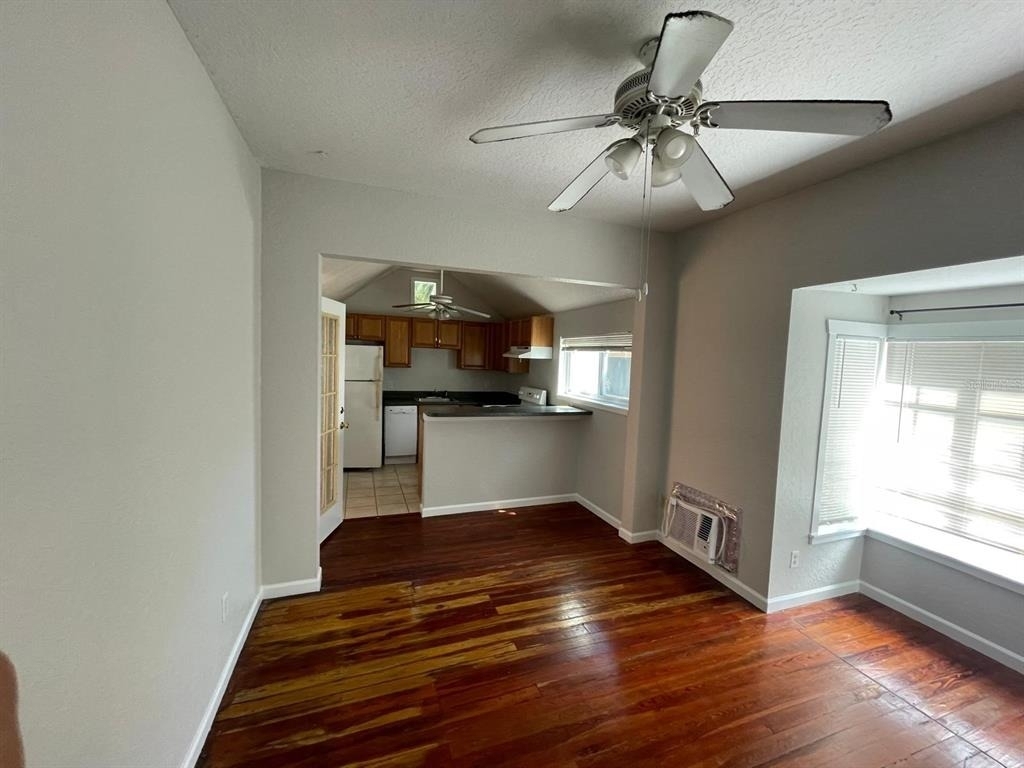 255 6th Avenue N - Photo 3