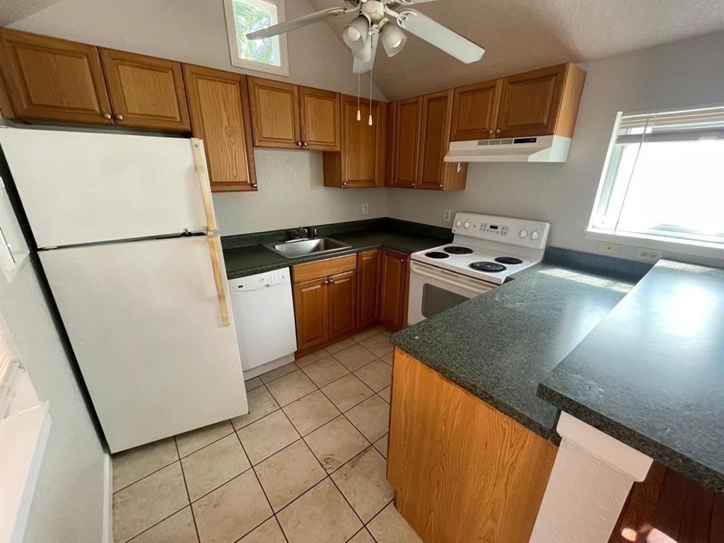 255 6th Avenue N - Photo 5