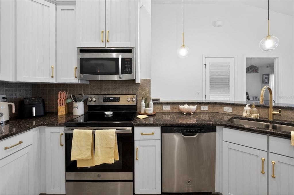 7001 Interbay Boulevard - Photo 10