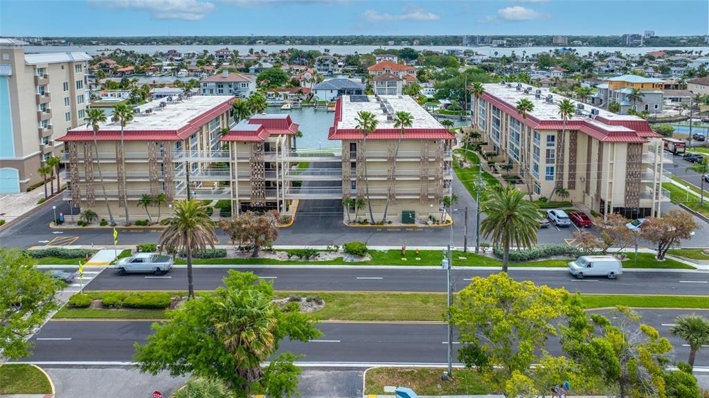 121 Island Way - Photo 0