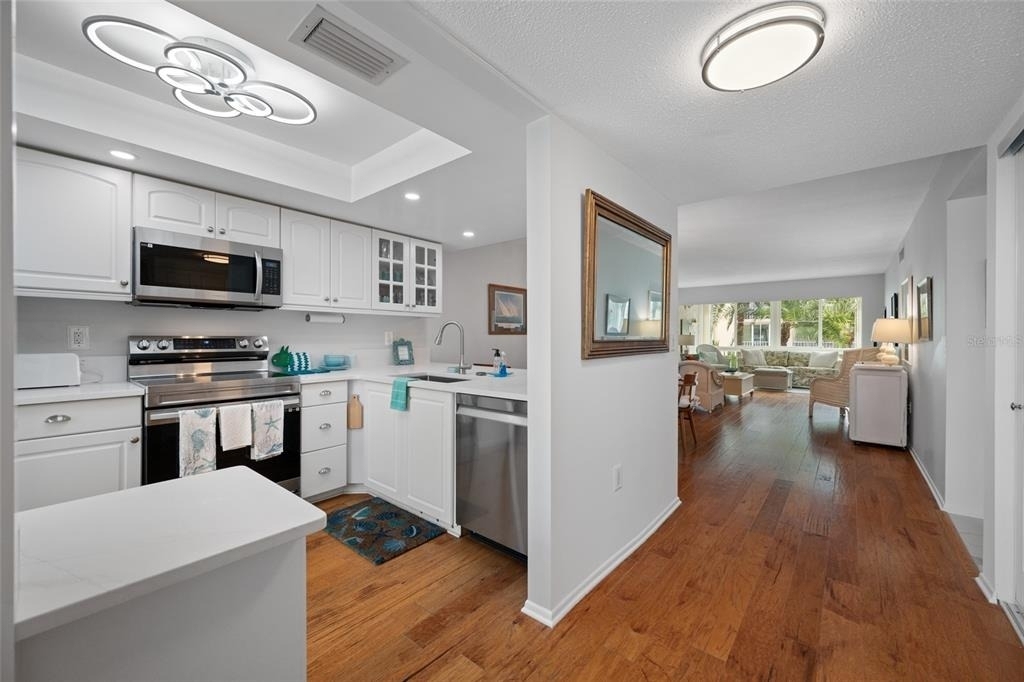 121 Island Way - Photo 2