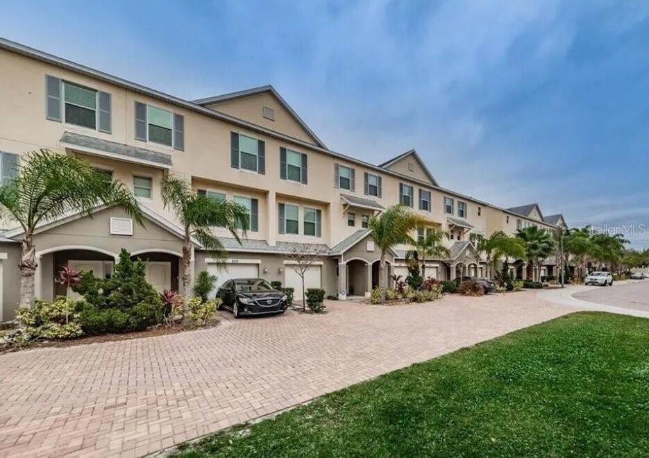 810 Callista Cay Loop - Photo 0