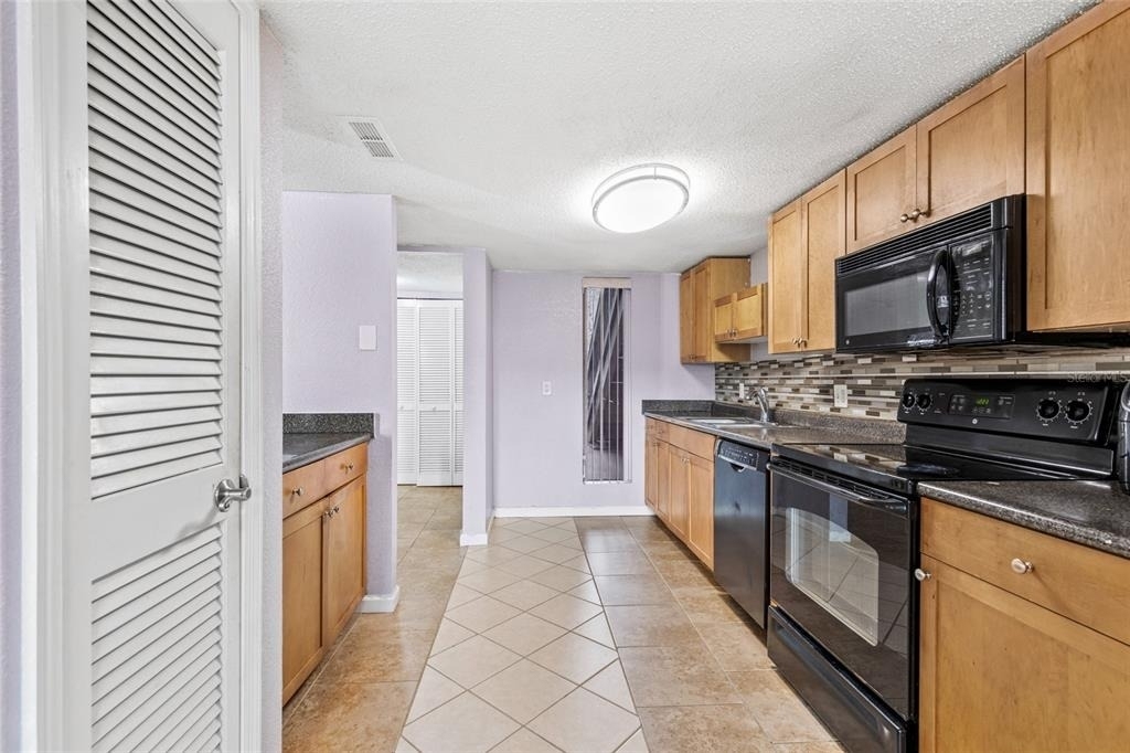 1810 Nw 23rd Boulevard - Photo 8