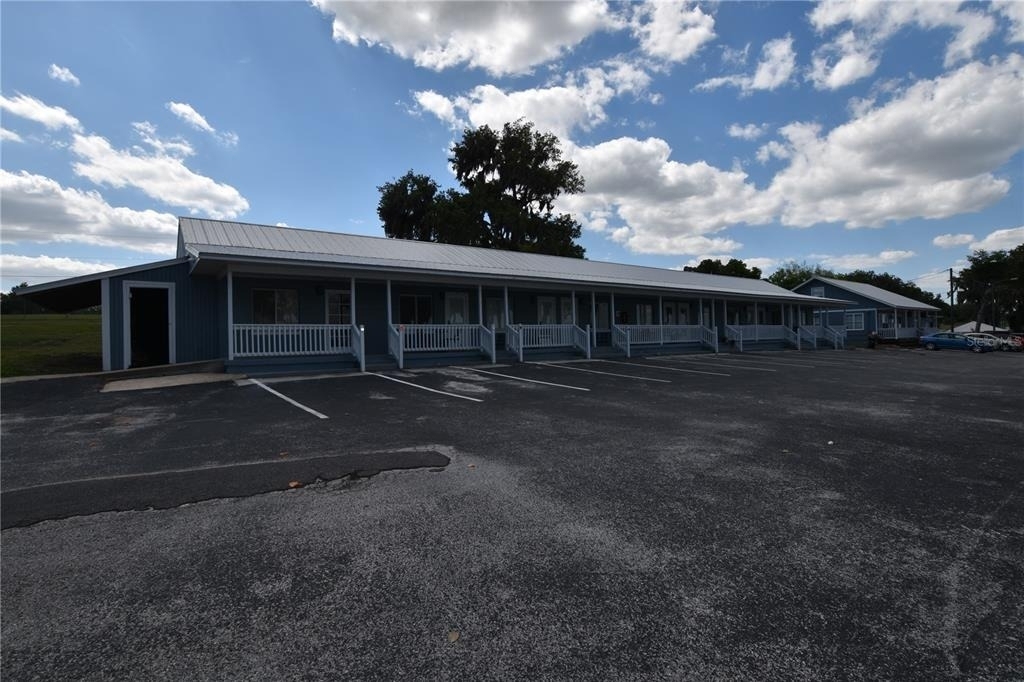 704 S Lakeshore Boulevard - Photo 1