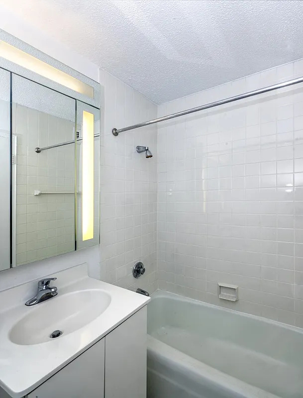 East 34th Street - Photo 3