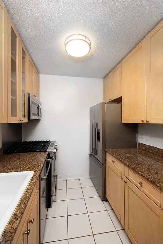 East 34th Street - Photo 2